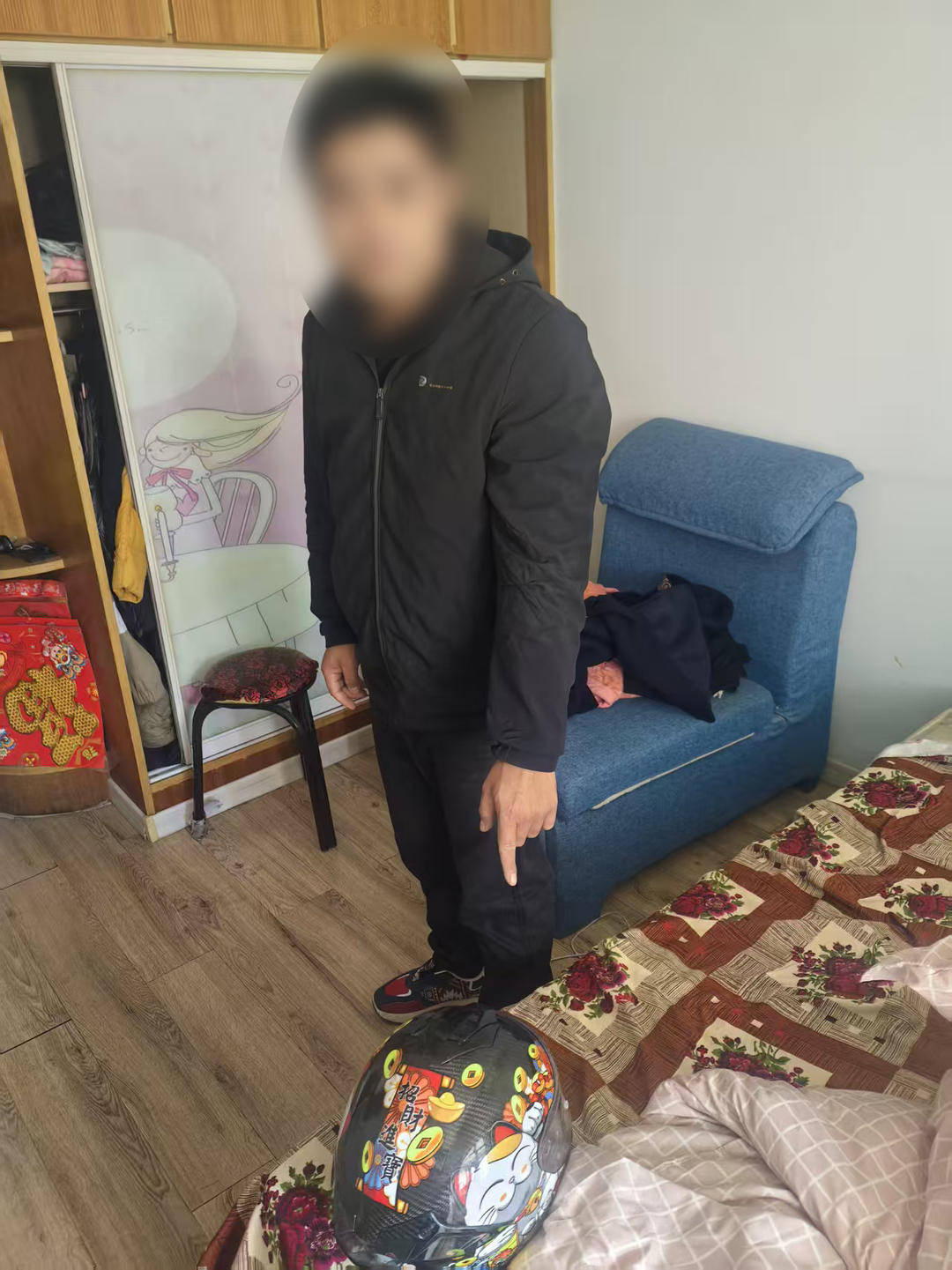 案发仅数小时便抓获嫌疑人！济南一男子顺手牵“盔”被行拘