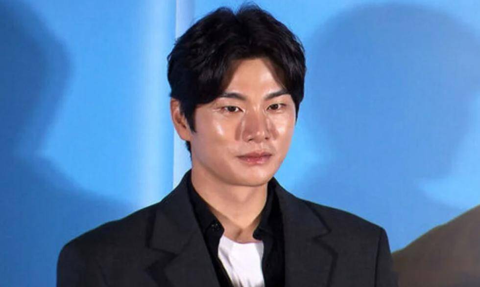 李伊庚被下车事件 李伊庚获奖发言暗示与刘在石关系不和？