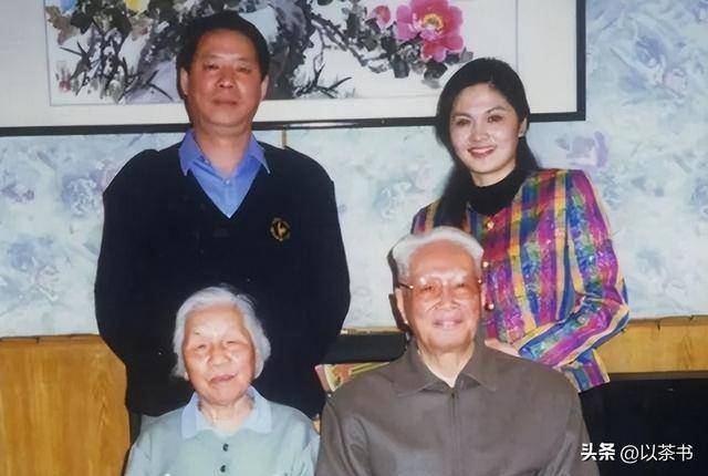 她80年代火遍全国，风光嫁给军委副主席儿子，离婚后却靠卖画谋生