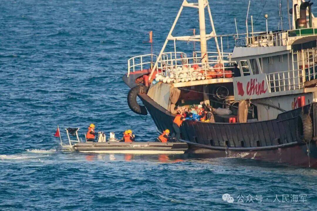 “情况危急，请求军舰援助！”