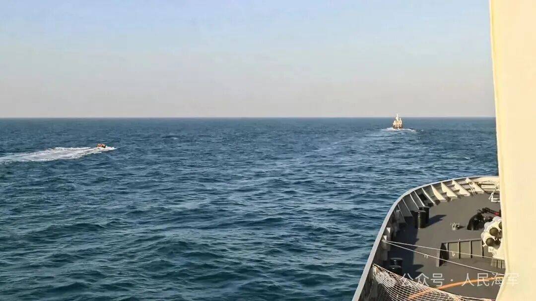 “情况危急，请求军舰援助！”