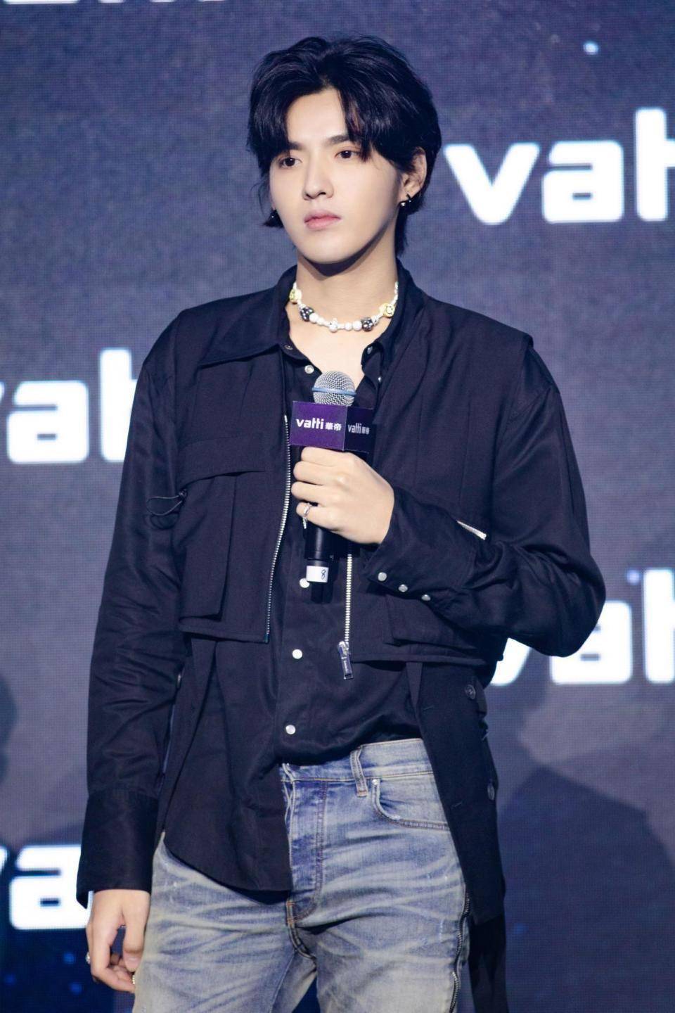 被判入狱只是冰山一角!法院出手,吴亦凡再迎噩耗,苦日子还在后头