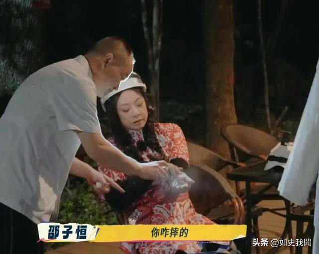 刘晓庆担忧的事发生了!意外摔倒、分不清人,75岁终是败在年纪上