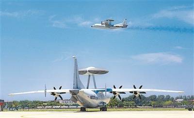 我军战机曾在远海遇险情：外机距我方不足百米，多次“秀”导弹