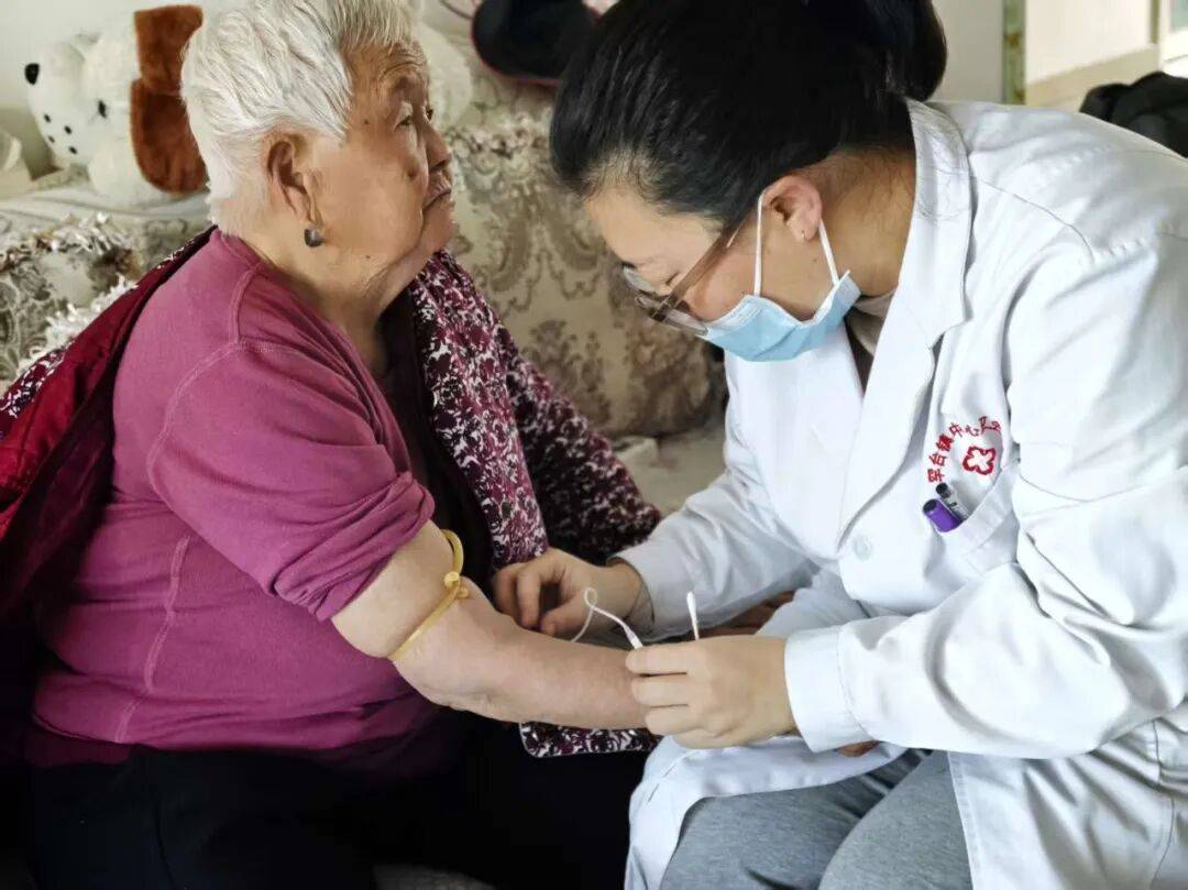 包含宣武医院陪诊协助挂号老人体检全程引导，安稳完成检查的词条