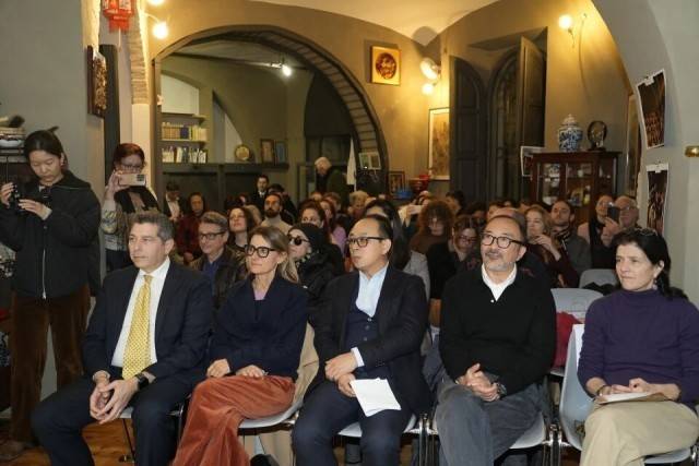 “外卖诗歌”架起中意文化桥梁 《下午三点》在罗马引共鸣