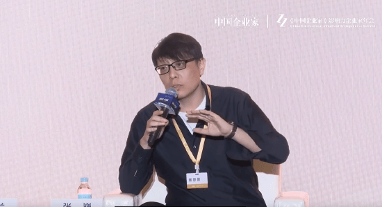 逐际动力张巍:AI的本质不是“替代人”,而是“Empower人”_中国企业家_过程_年会