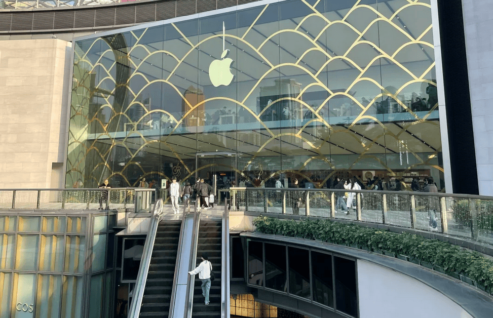 急了？苹果官宣「三小时免费闪送手机」，被网友公开群嘲