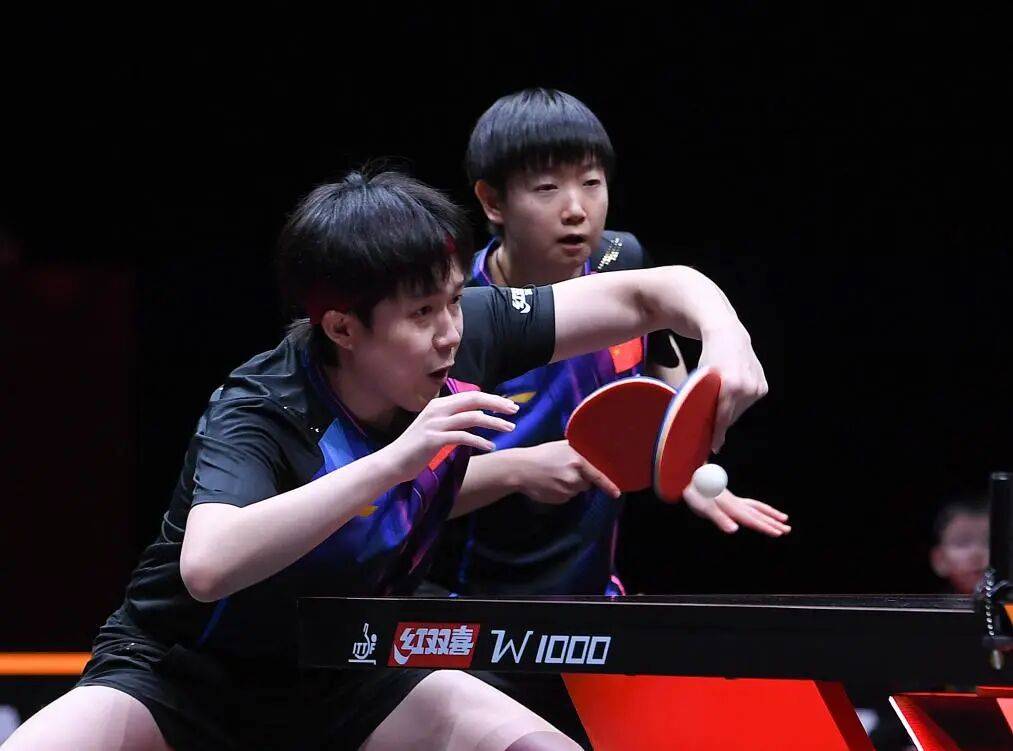 WTT总决赛：“莎头”首战告捷 王楚钦男单逆转