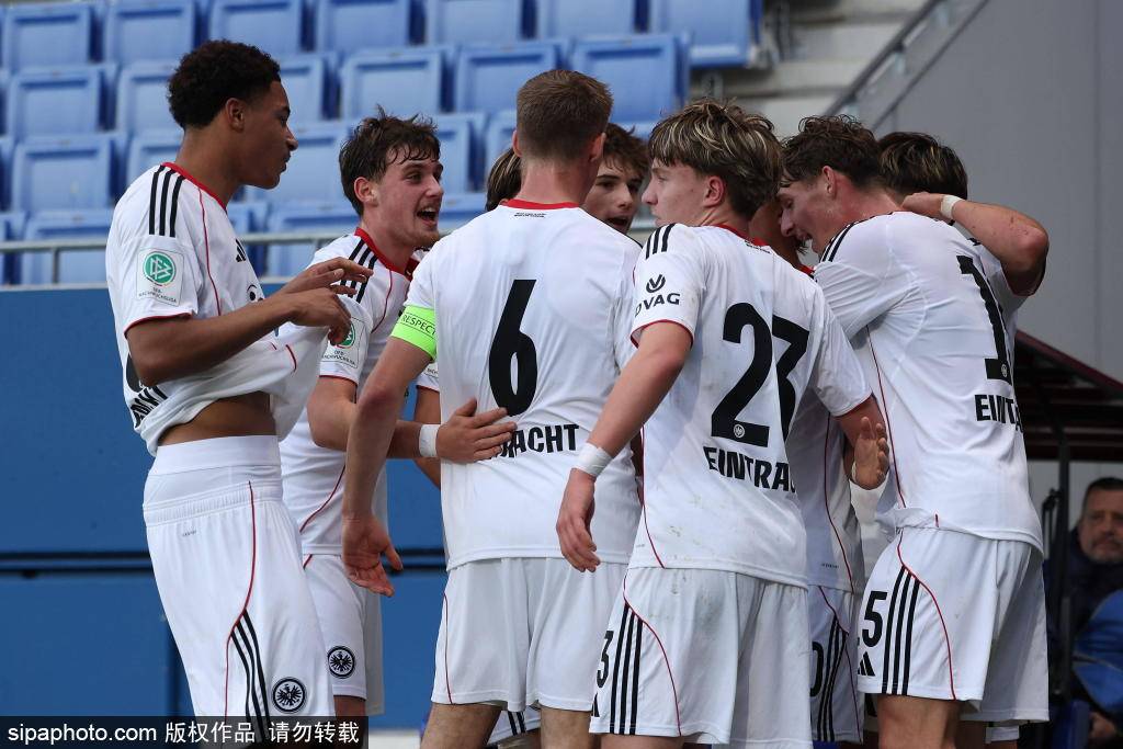 巴萨女足：领跑积分榜，四分之一决赛近在咫尺