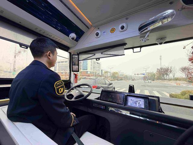 无人驾驶公交车来咯！成都首例自动驾驶定制公交开跑