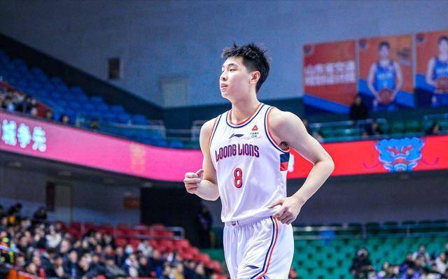 张镇麟迎首秀！杜锋大秀新阵容，CBA一天三赛，浙江拿捏同省对手