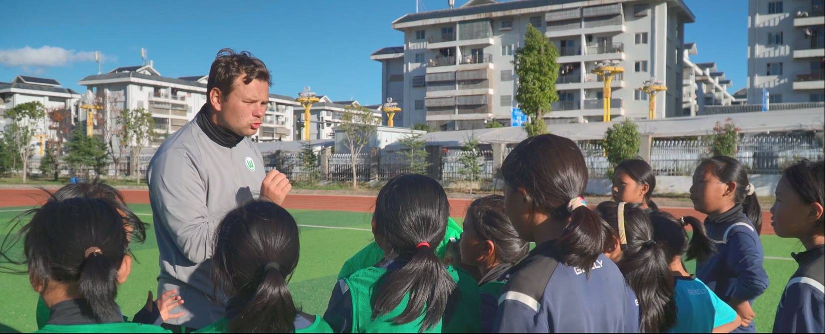 公益纪录片《用足球连接世界》上线，讲述助力四川小学女足青训