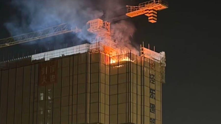 昨天凌晨宝山区一在建工地起火 幸无人员伤亡_火灾现场_火势_明火