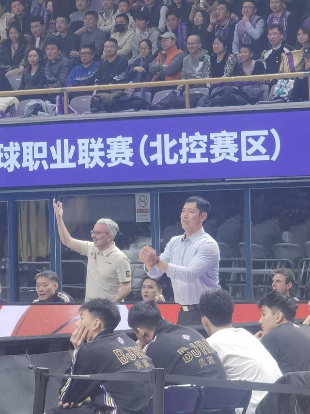 沈梓捷受伤 北控主场遭遇赛季首败