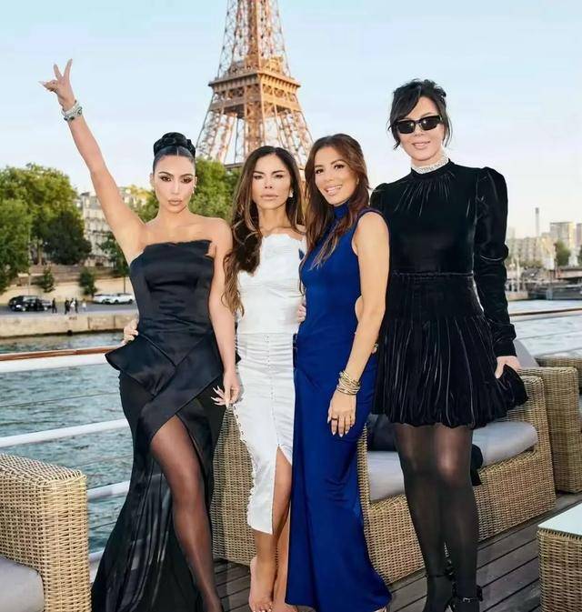 桑切斯首晒小女儿!母子四人因贝佐斯改命