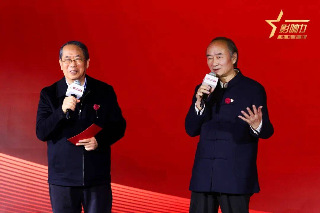 刘亮程入选中国新闻周刊2025封面人物！_文学_新疆_大地