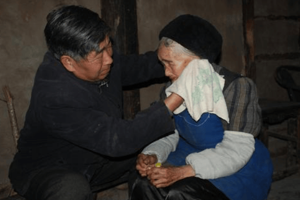 到晚年才发现:独生子女家庭的老人,可能比多子女家庭的老人,幸福得多!_孩子_时候_能力