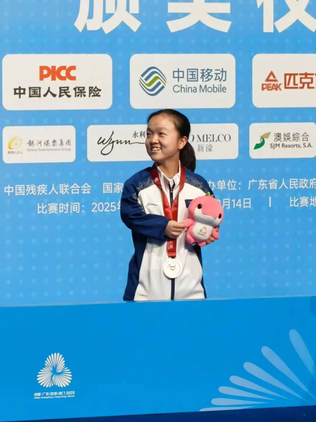 刘倩姑娘!乐清骄傲!_羽毛球_刘乐彬_球拍