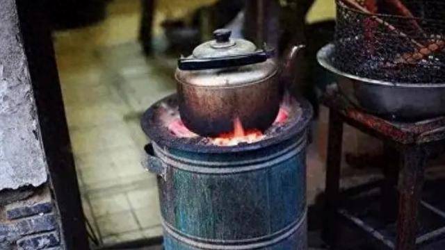 肖复兴:冬天的煤球炉_风斗_炉子_蜂窝煤