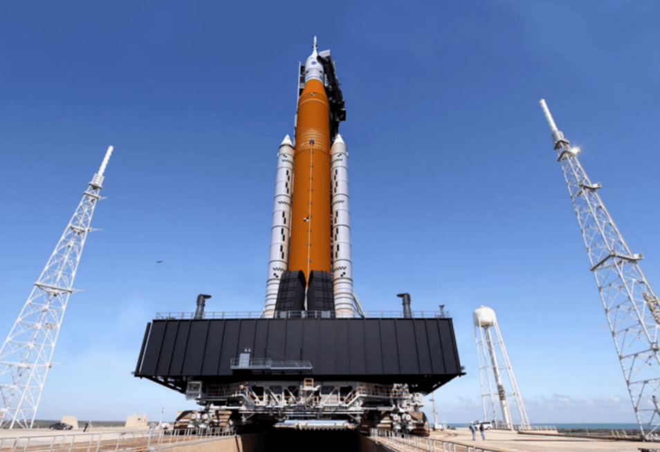 特朗普签令要求2028年载人登月，美国着急了？