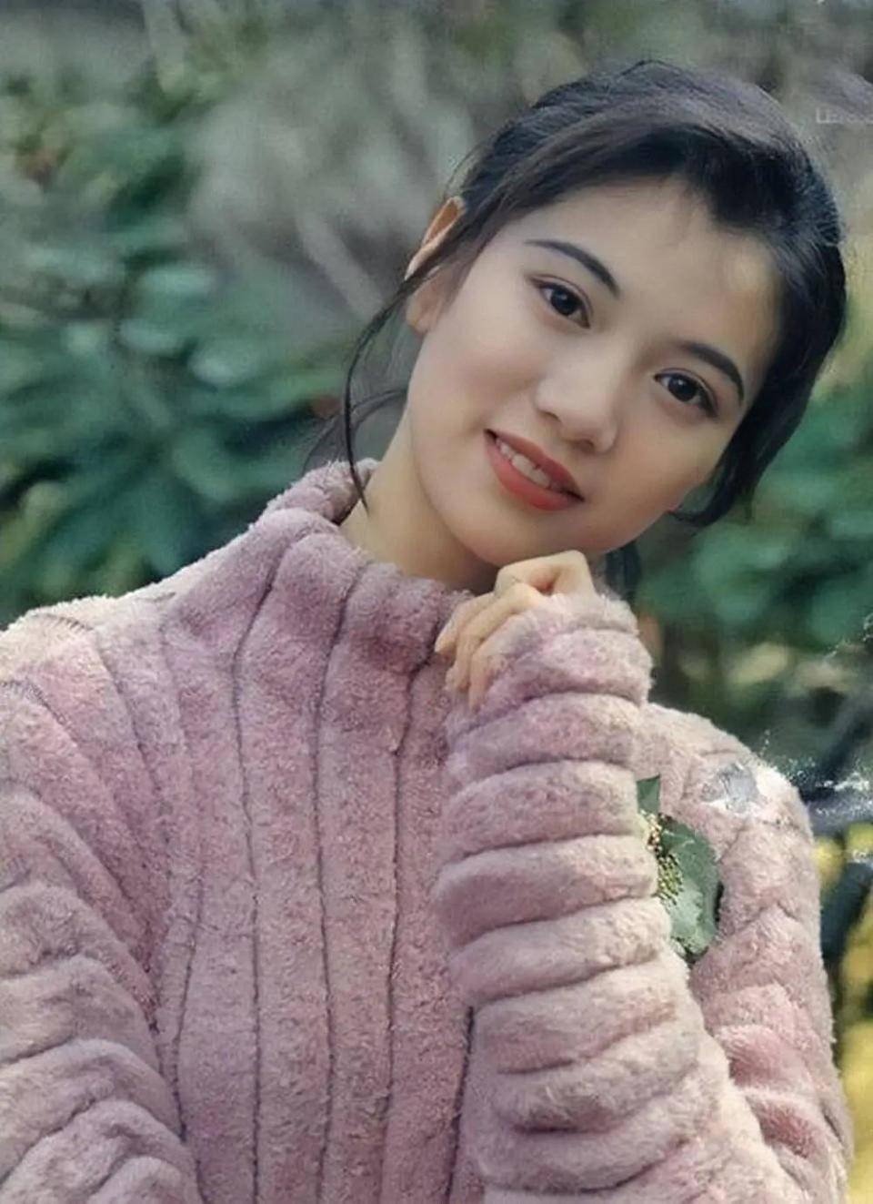 袁咏仪:早年惊为天人,曾因虚荣入行,最绝的是选男人的眼光?