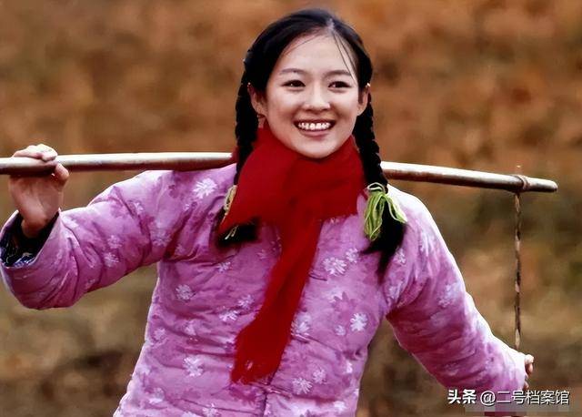 12月还没过，46岁章子怡再次官宣喜讯，离婚前说的话她做到了