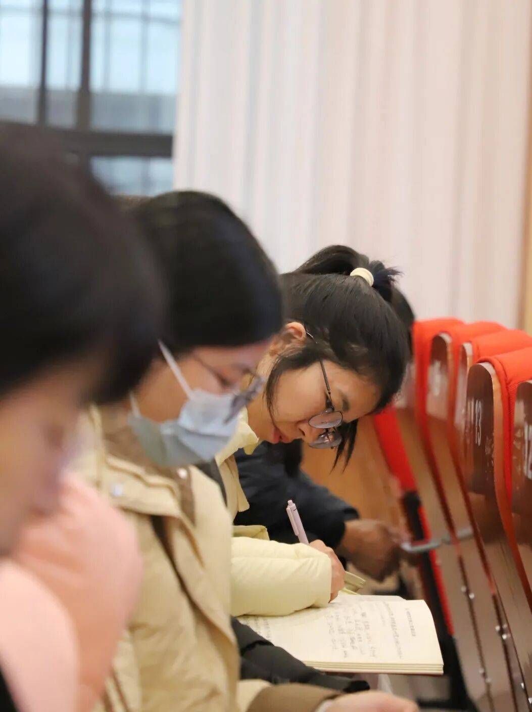 焦作市实验中学邀请全国模范教师陈佩老师分享育人感悟