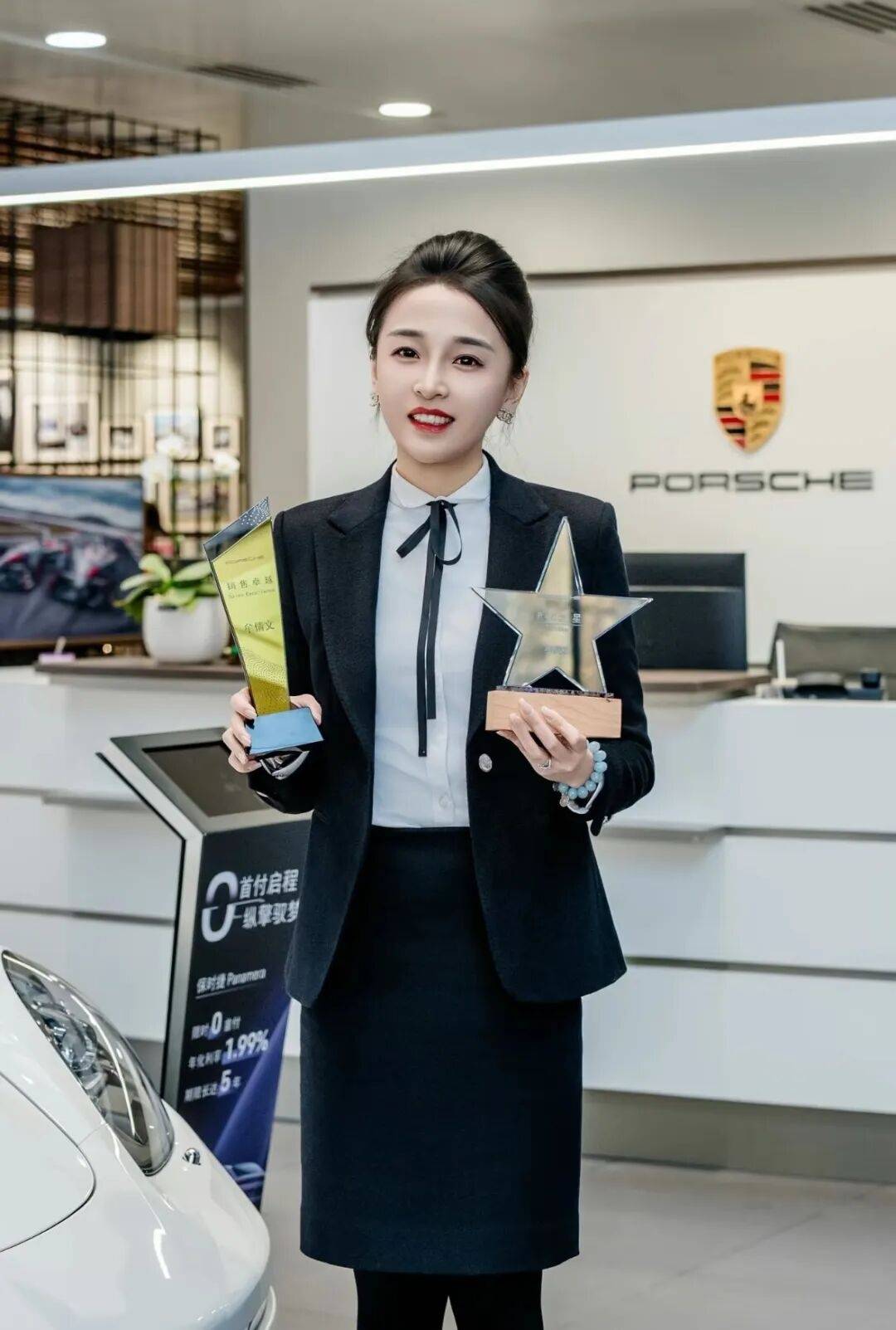 青岛保时捷女销售2025年卖192台车破纪录,再夺销冠!