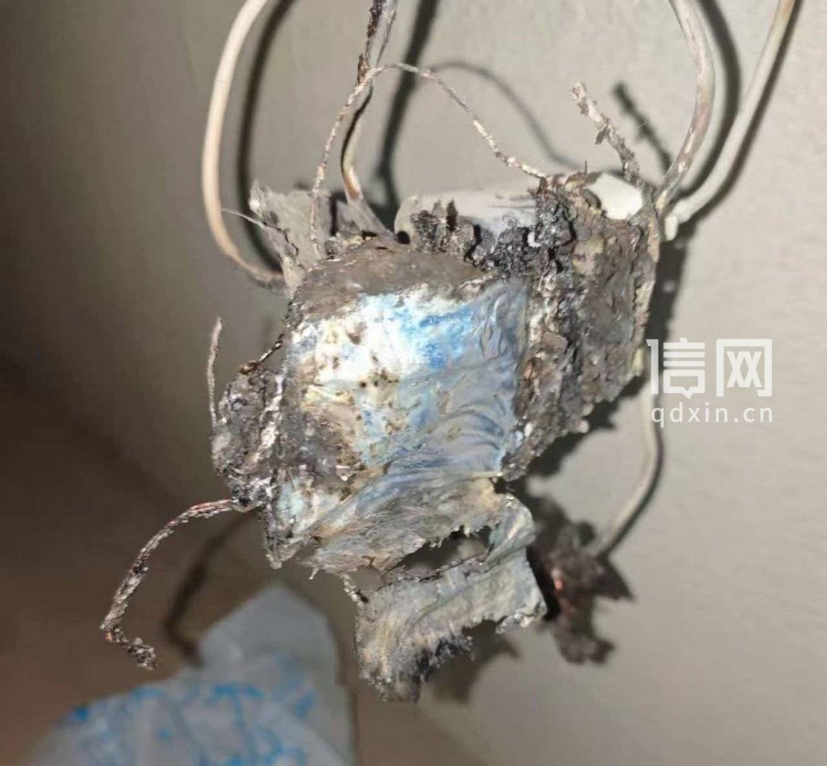 品胜3C认证充电宝枕边自燃 商家要求寄回