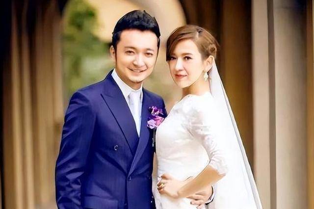 离过年不到两月,42岁尼格买提高调官宣喜讯,前妻帕夏古丽后悔吗