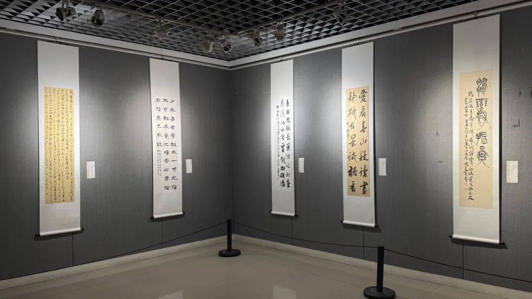明日开展|西安市首届大学生书法作品展_展览_高校_艺术界