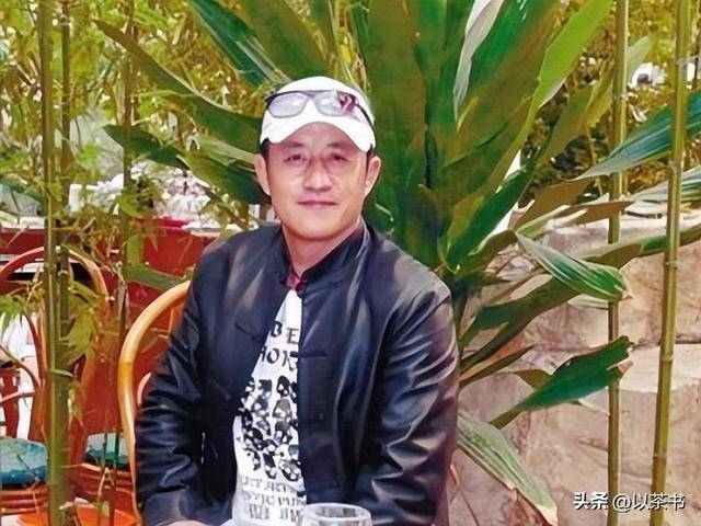 61岁王小宝现状：住300平豪宅领4815退休金，和闫学晶追求不一样