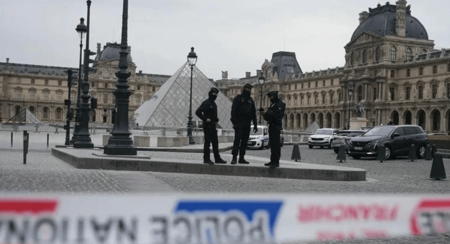 卢浮宫被盗珠宝仍未被找到，调查人员透露更多案情信息