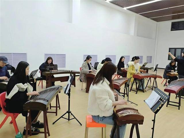 练烹饪 写书法 学表演 居民提前充电 等待春节露一手