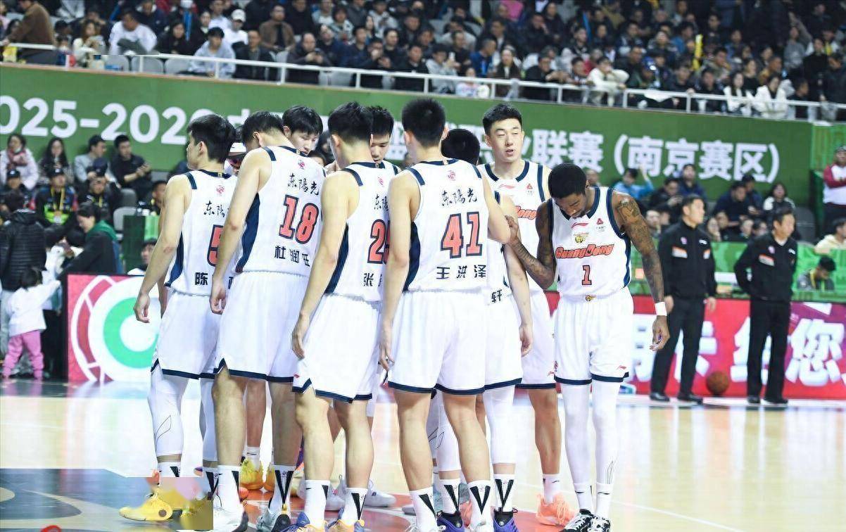 不当水货！杜锋弟子拿下14+10，打南京队开窍了，胡明轩回击质疑