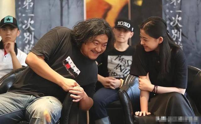 曾暗恋过梅婷,被长相耽误多年的陈明昊,靠《小城大事》再次翻红