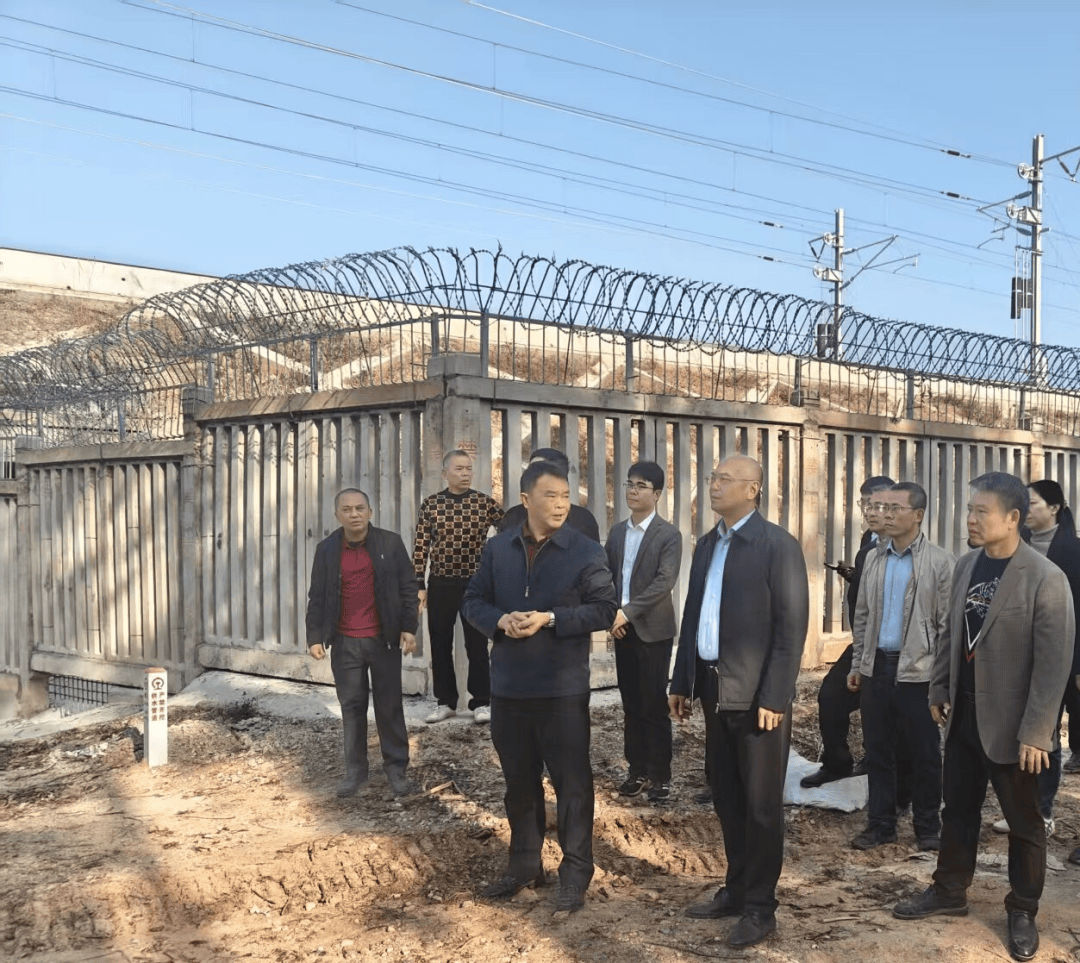 吴川市委书记庞晓冬率队督导高铁沿线森林防灭火工作