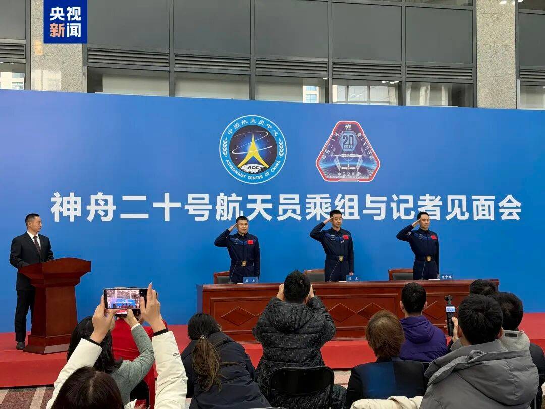 神二十乘组3名航天员还原后将转入平常熬炼讲述舷窗遭空间碎片撞击后应急解决经过