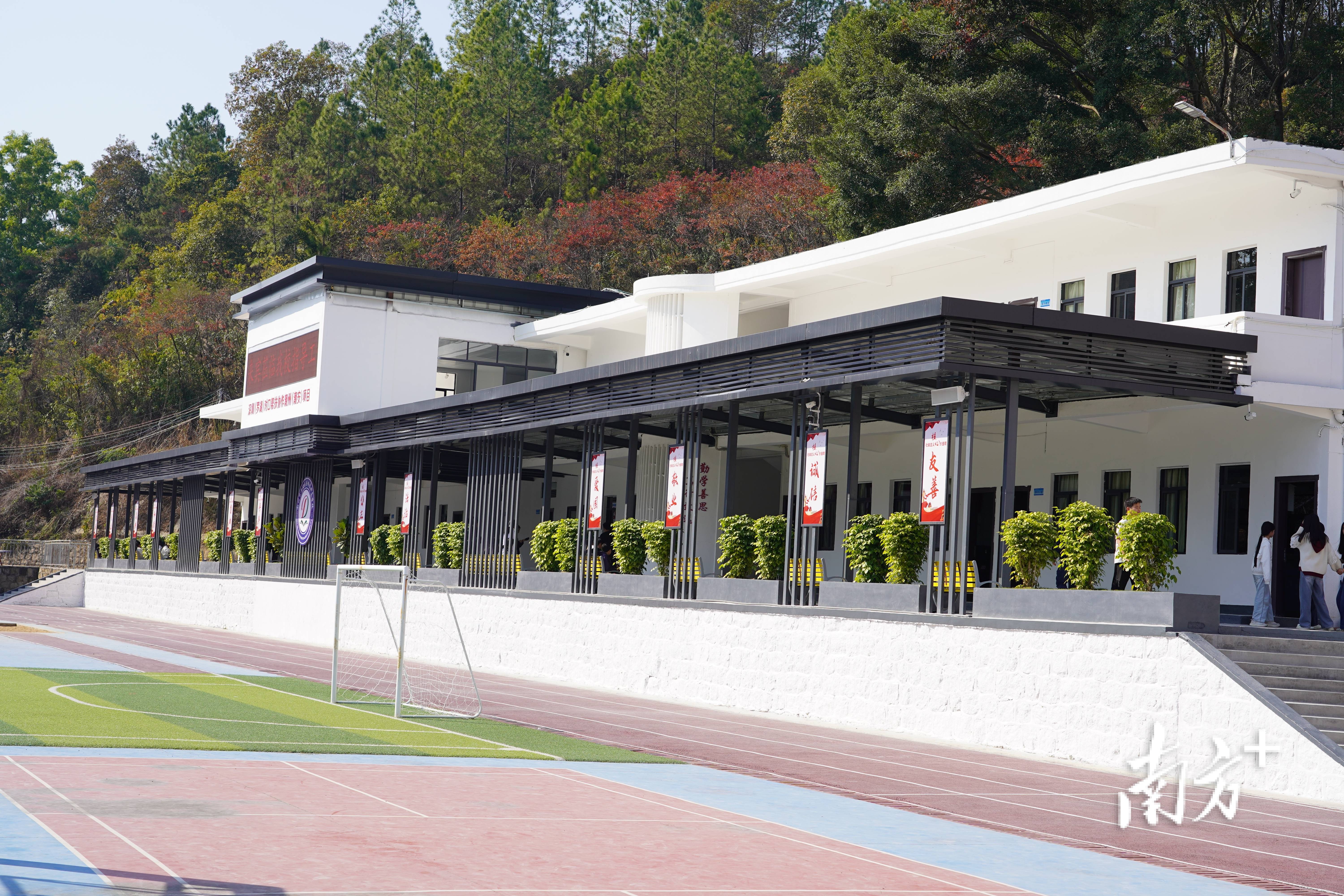 雨天不湿鞋、教研有场地!深潮帮扶为潮安山区学校补短板_教育_田东_罗湖区
