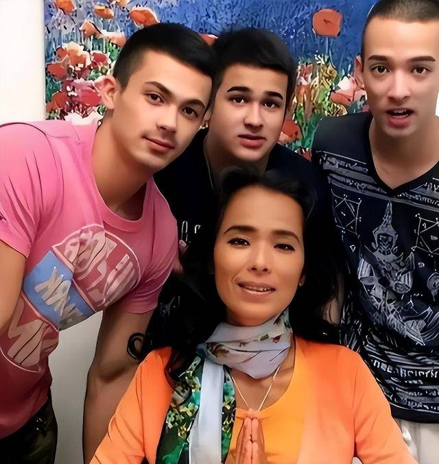 脊柱断裂、前夫已死，63岁韦唯近况曝光，早已走上一条上坡路