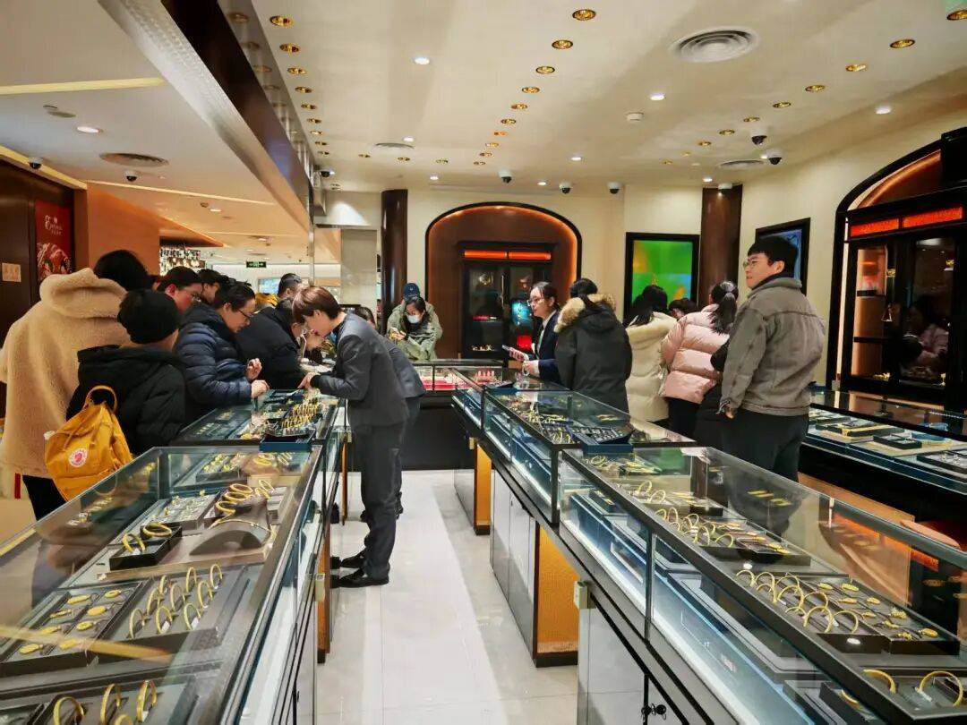 百年意式极速×摩登都会心跳！首届“静安新春时尚HighGO节”“马”上开启