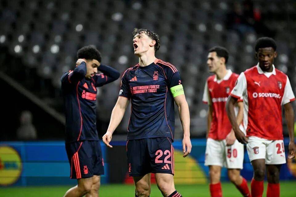 3000万镑截胡6大豪门！19岁巴西妖星空降英超，能成塞梅尼奥第二？ 