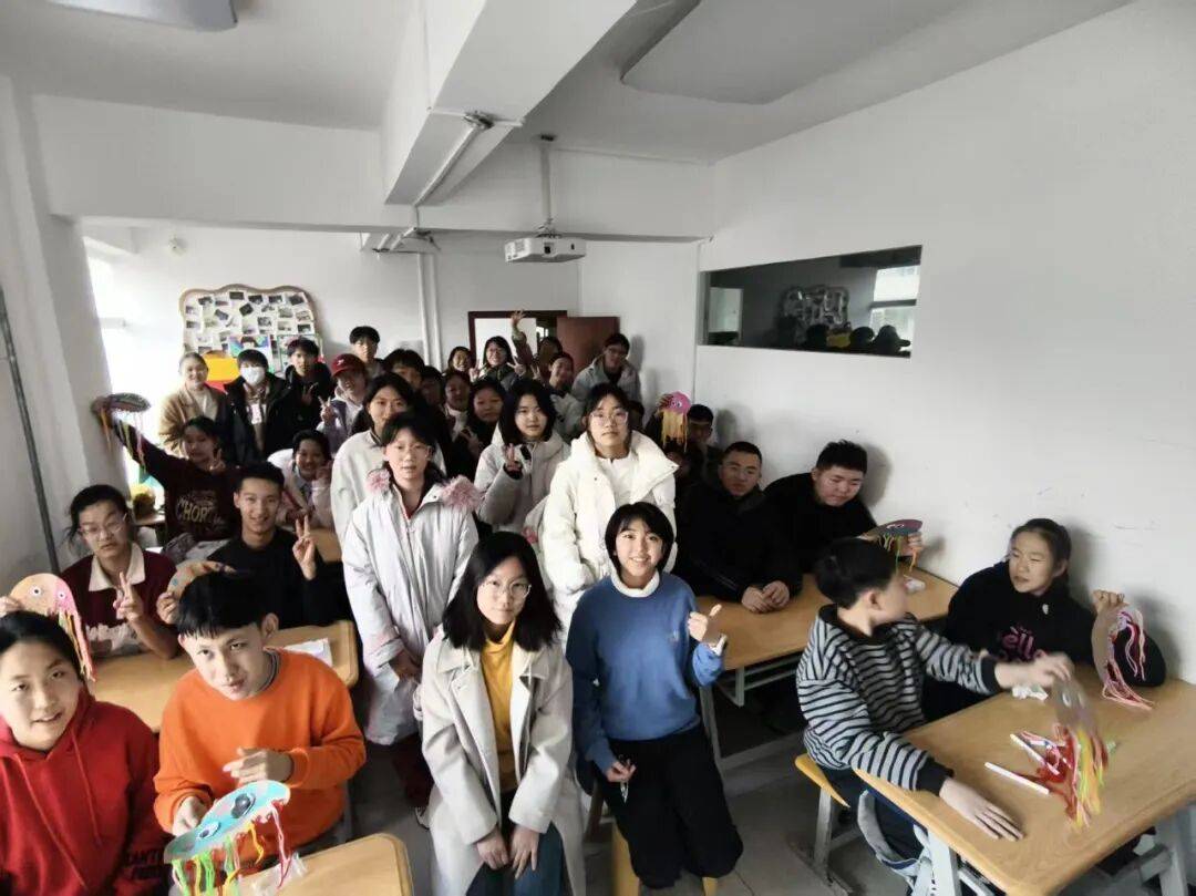 指尖传爱,星光相聚——西北师大附中学子与特殊儿童共赴创意美术之约_活动_支教_益启