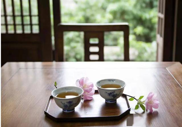 春天 喝茶 文案，抄一句吧，你朋友圈访客会暴涨