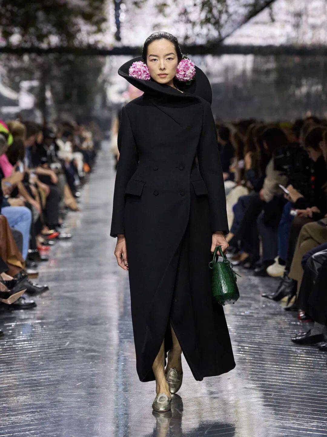 Jonathan_Anderson在DIOR的高级订制首秀，玩出了什么“花样”？