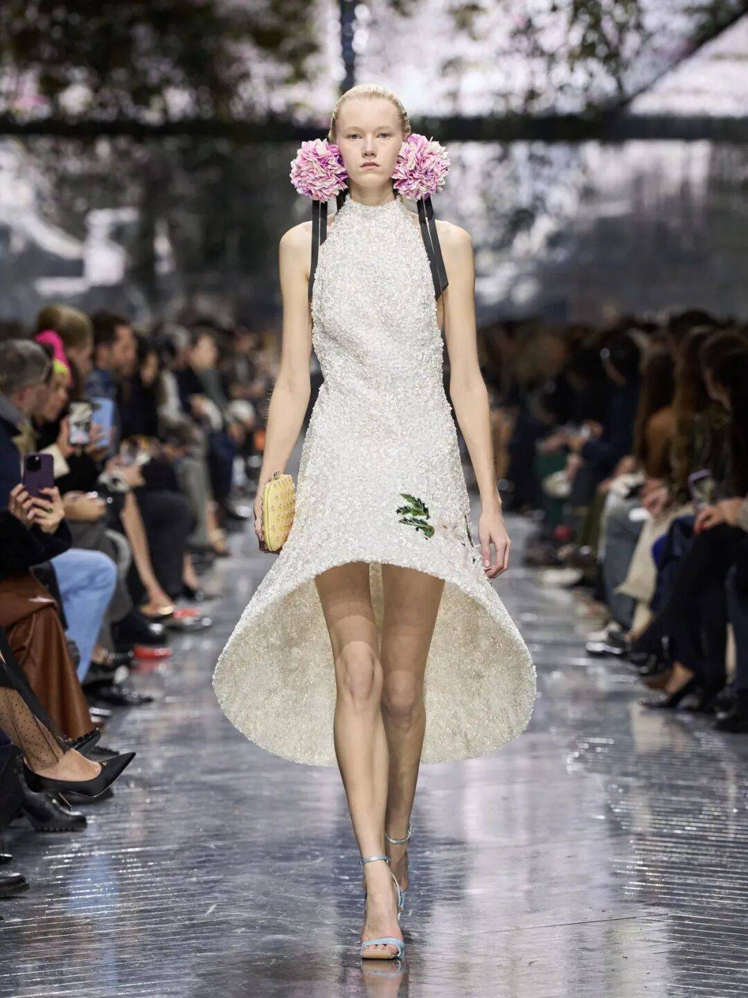 Jonathan_Anderson在DIOR的高级订制首秀，玩出了什么“花样”？