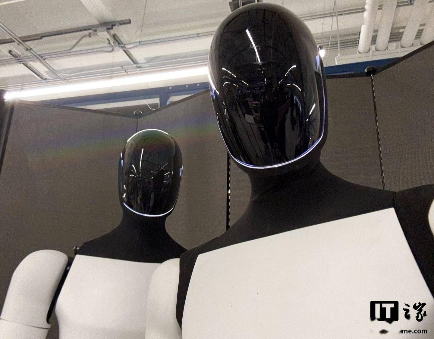 马斯克“食言”了，承认特斯拉Optimus并未在工厂承担实际工作