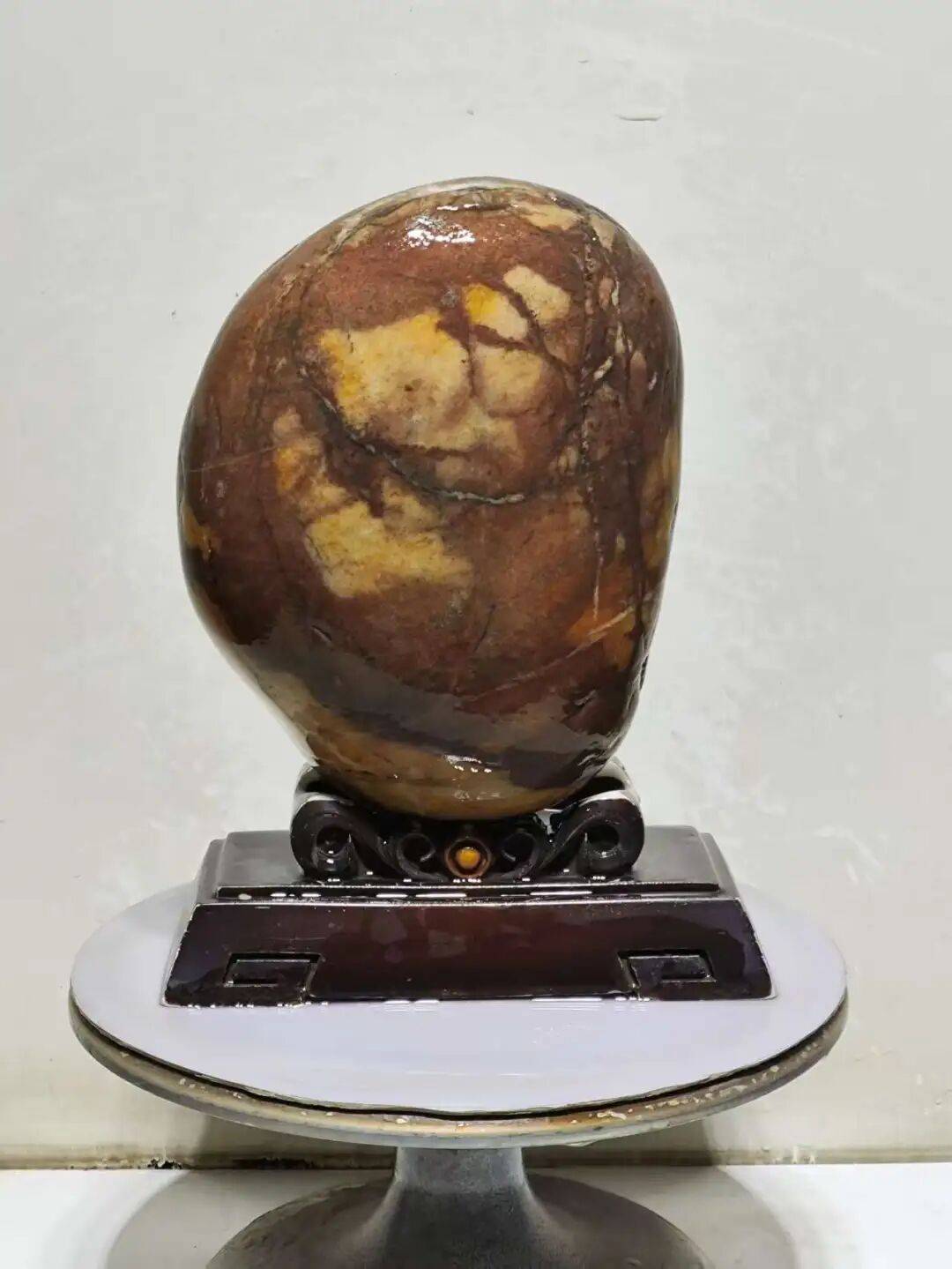 这块石头画面乱啊,不提醒还真看不出主题来,就这样,还卖了10万