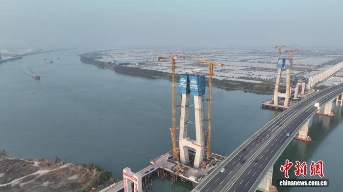 深江铁路跨虎跳门水道斜拉桥双主塔施工进入冲刺阶段